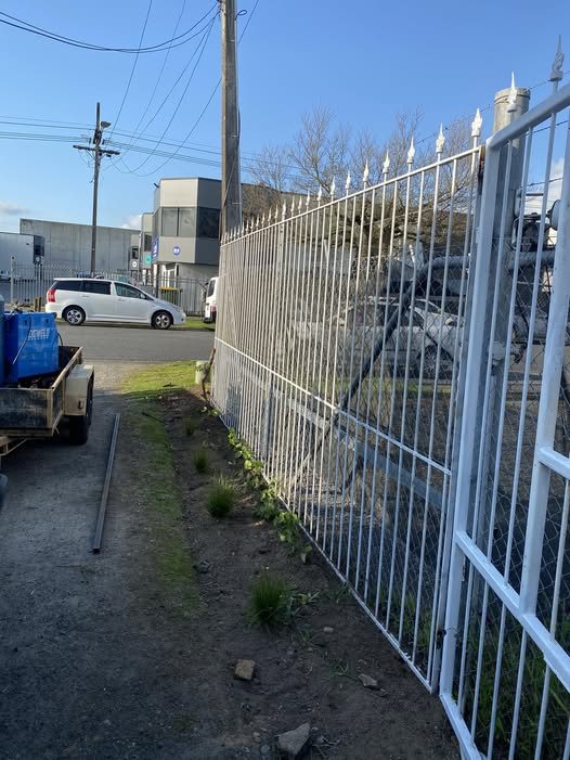Fence fitted on site