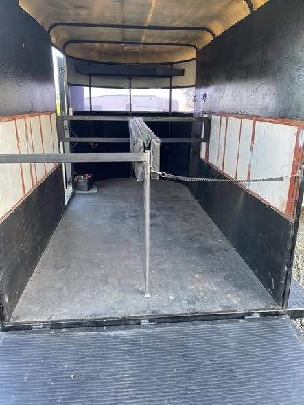 Horse float frame and centre partition