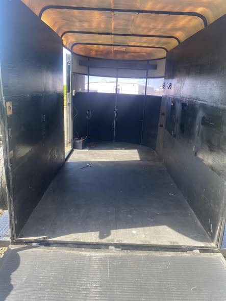 Horse float partition
